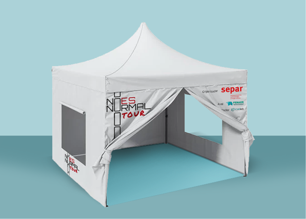 Persona respirando con nebulizador